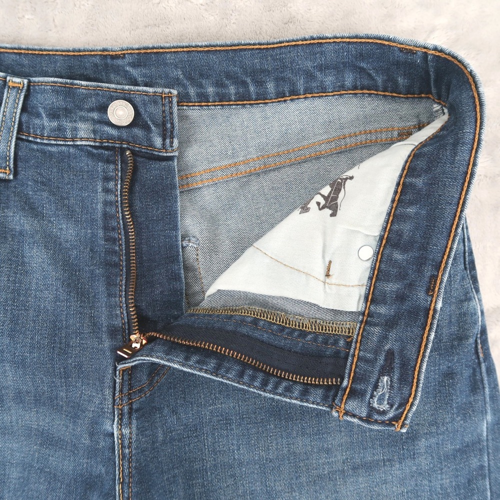 Levi's Jeans Mens 33x32 Fits 32x30 Blue 512 Slim Taper Classic Medium Wash - Picture 4 of 10